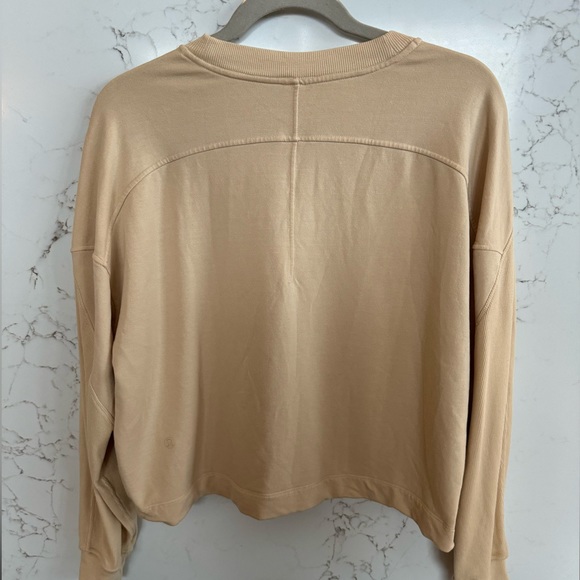 COPY - Lululemon oversized beige cropped sweater. Soft and light material. Size… - Picture 3 of 5